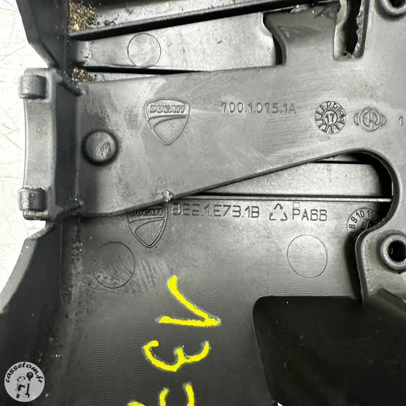 Bride fixation canister avec couvercle gauche supérieur  Ducati 1200 Monster 2017