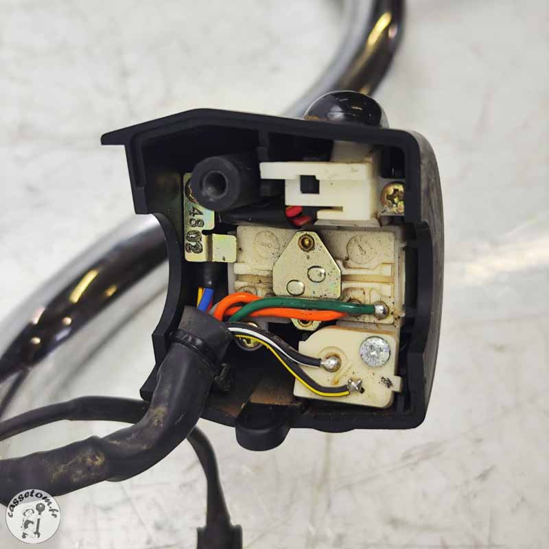 Guidon avec commodos  Triumph 2300 rocket III 2005