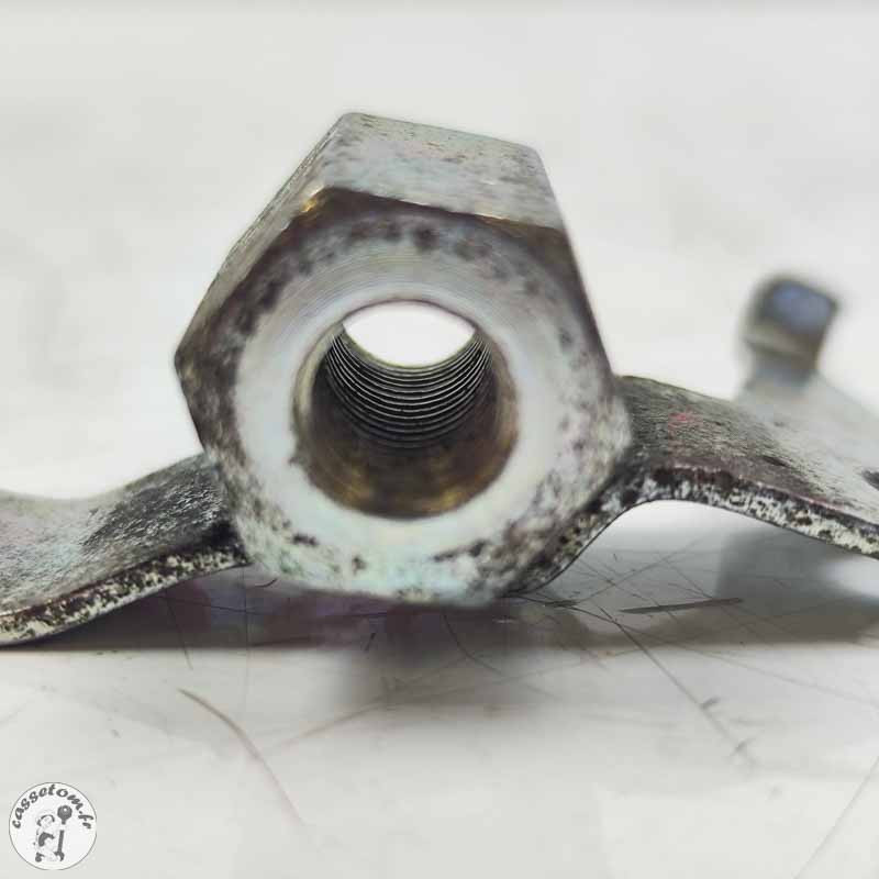 Raccord avec fixation de durites de frein arrière  Triumph 2300 rocket III 2005