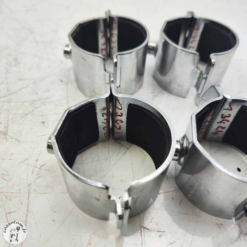 Lot de colliers de fixation support saute vent  Triumph 2300 rocket III 2005