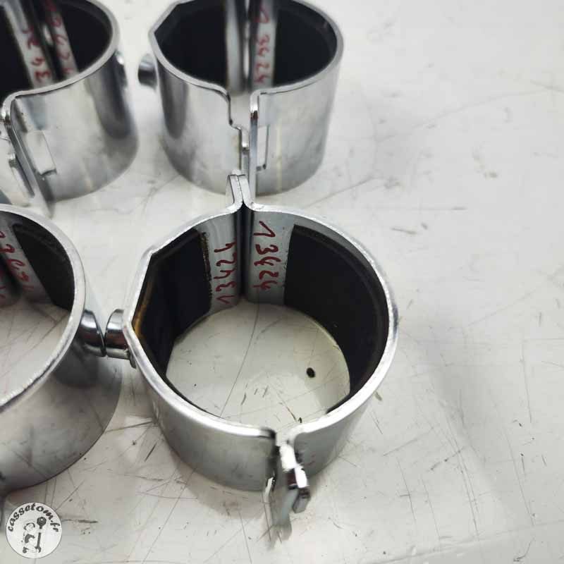 Lot de colliers de fixation support saute vent  Triumph 2300 rocket III 2005