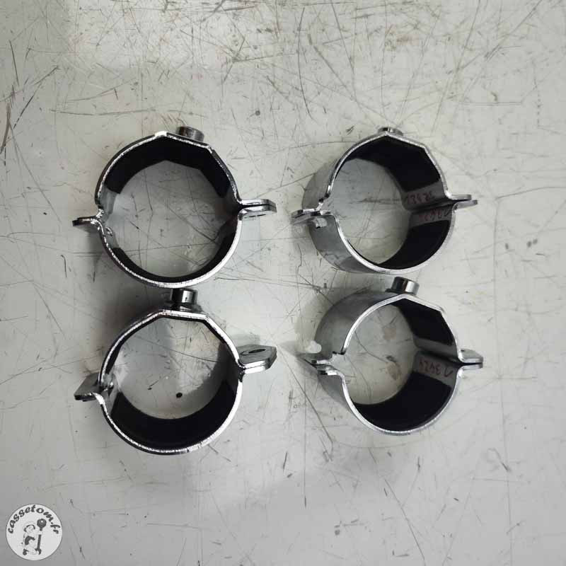 Lot de colliers de fixation support saute vent  Triumph 2300 rocket III 2005