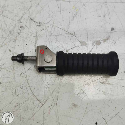 Repose pied arrière droit  Triumph 2300 rocket III 2005