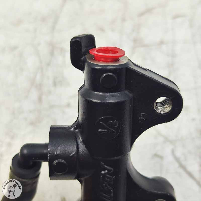 Maître cylindre de frein arrière  Triumph 2300 rocket III 2005