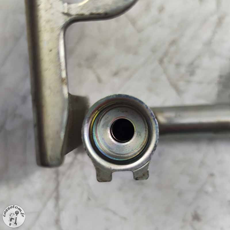 Rampe haute pression  Triumph 2300 rocket III 2005