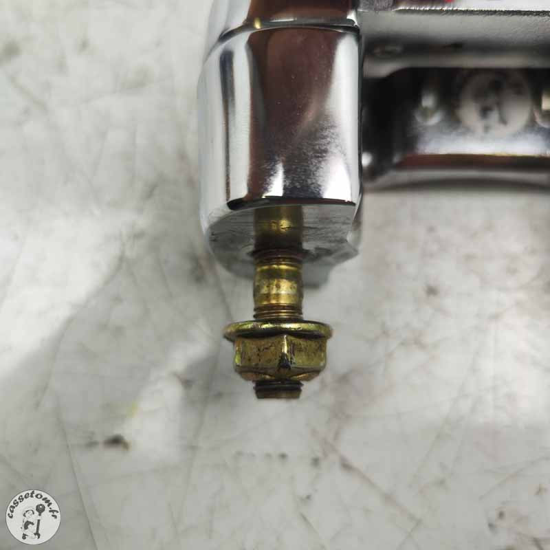 Support compteur / pontet de guidon  Triumph 2300 rocket III 2005