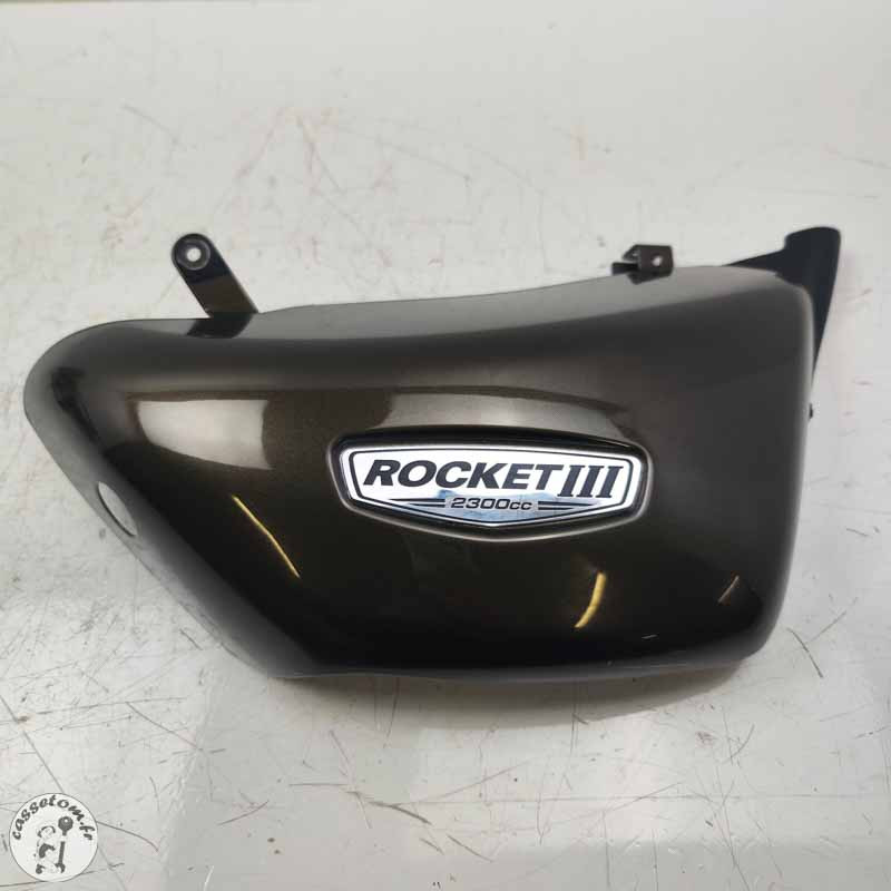 Cache sous selle droit  Triumph 2300 rocket III 2005