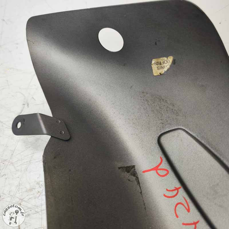 Cache sous selle droit  Triumph 2300 rocket III 2005