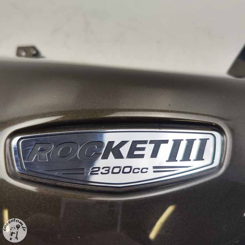 Cache sous selle gauche  Triumph 2300 rocket III 2005