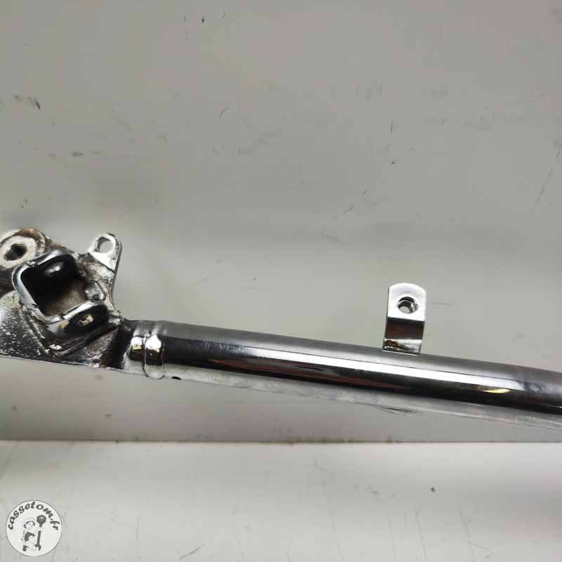 Barre de fixation commande au pieds gauche  Triumph 2300 rocket III 2005