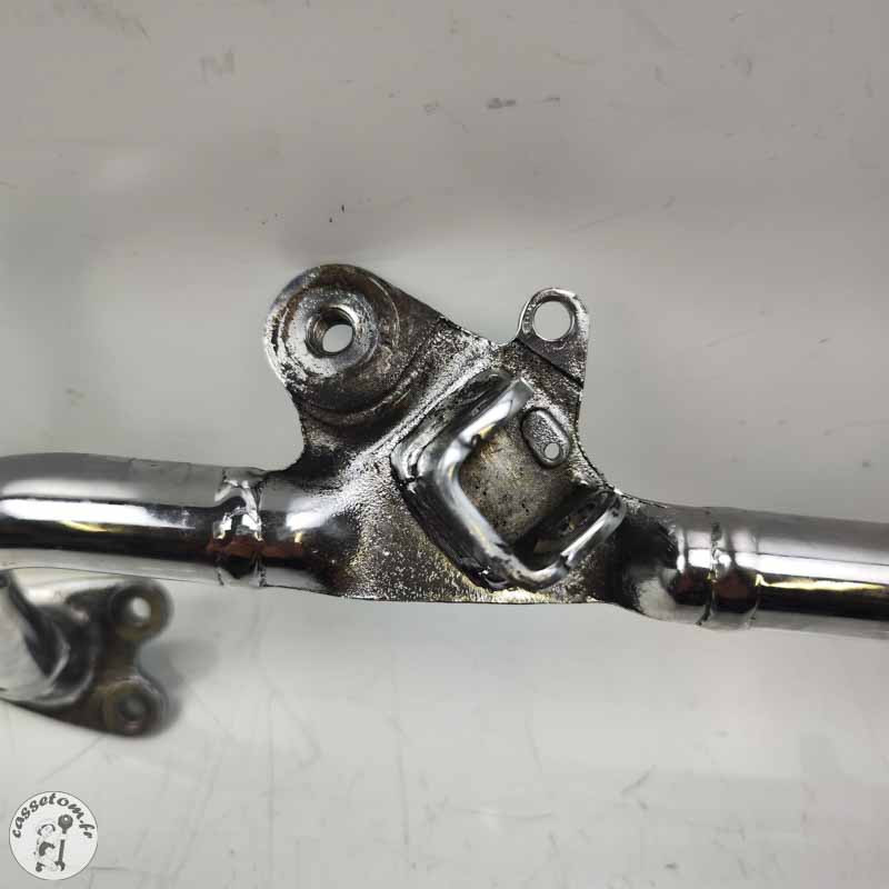 Barre de fixation commande au pieds gauche  Triumph 2300 rocket III 2005