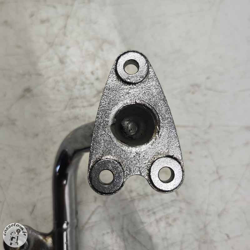 Barre de fixation commande au pieds gauche  Triumph 2300 rocket III 2005