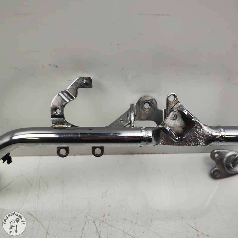 Barre de fixation commande au pieds droite  Triumph 2300 rocket III 2005