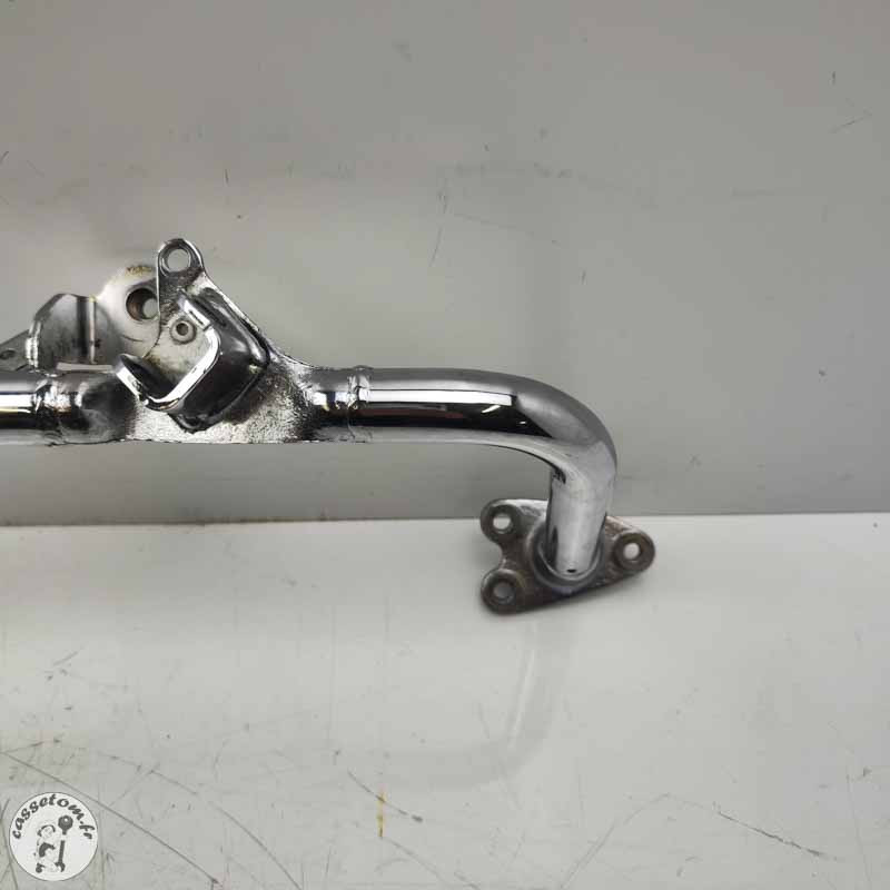 Barre de fixation commande au pieds droite  Triumph 2300 rocket III 2005