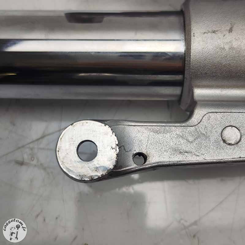 Bras de fourche gauche  Triumph 2300 rocket III 2005