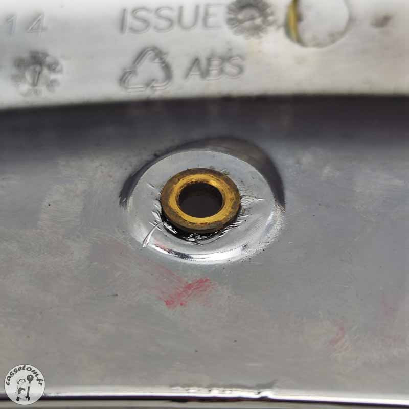 Ecope radiateur d'eau droite  Triumph 2300 rocket III 2005