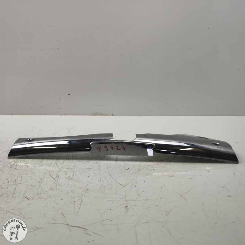 Ecope radiateur d'eau inférieure  Triumph 2300 rocket III 2005