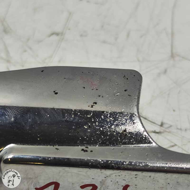 Ecope radiateur d'eau inférieure  Triumph 2300 rocket III 2005