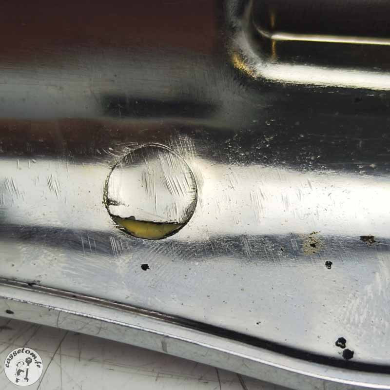 Ecope radiateur d'eau inférieure  Triumph 2300 rocket III 2005