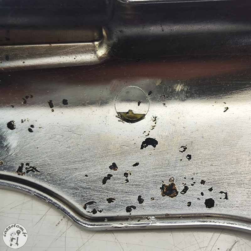 Ecope radiateur d'eau inférieure  Triumph 2300 rocket III 2005