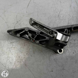 Demi boucle arrière droite avec repose pied  Yamaha 560 T max 2020