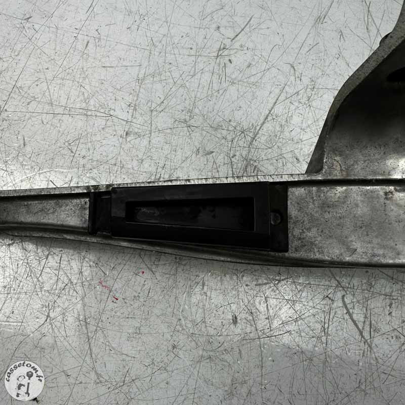 Demi boucle arrière droite avec repose pied  Yamaha 560 T max 2020