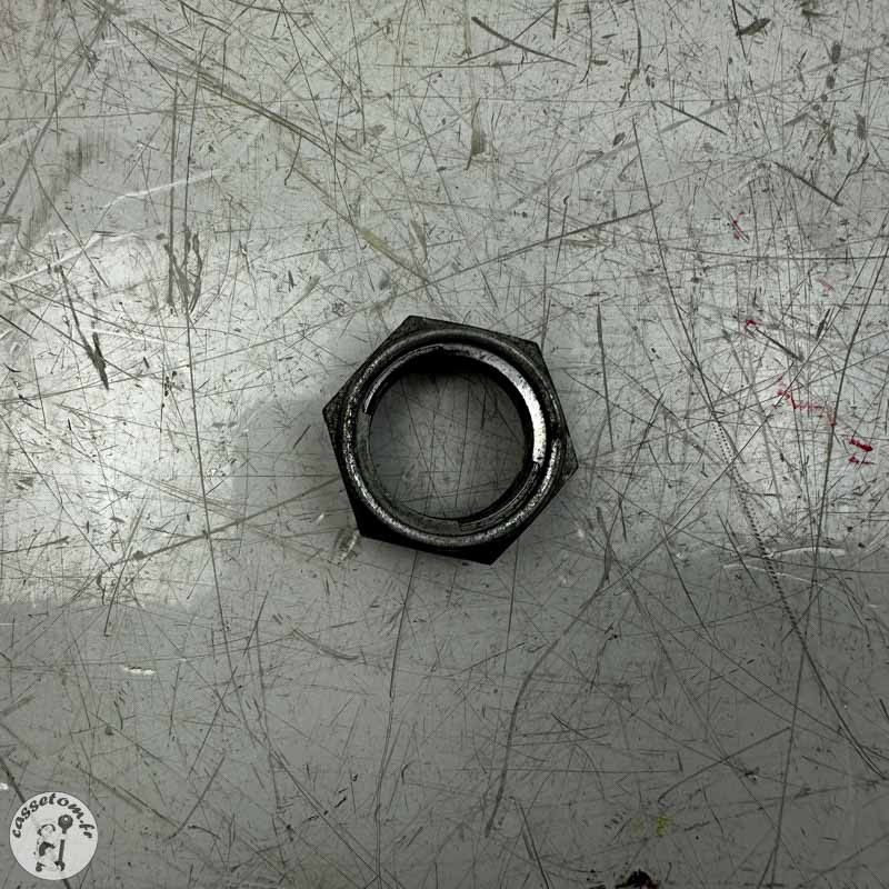 Axe de roue arrière  Yamaha 560 T max 2020