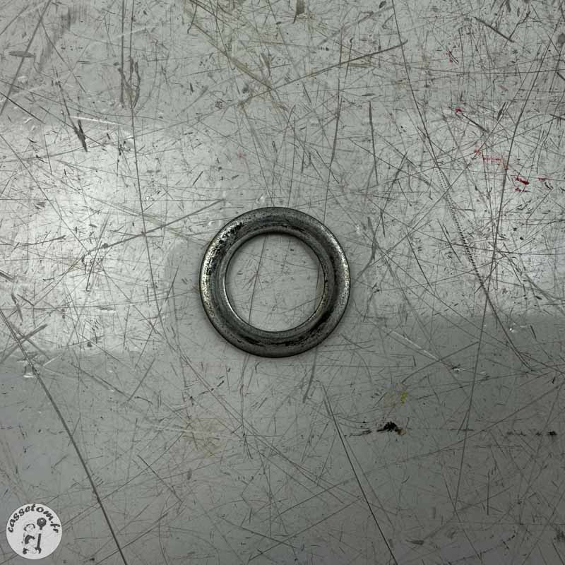 Axe de roue arrière  Yamaha 560 T max 2020