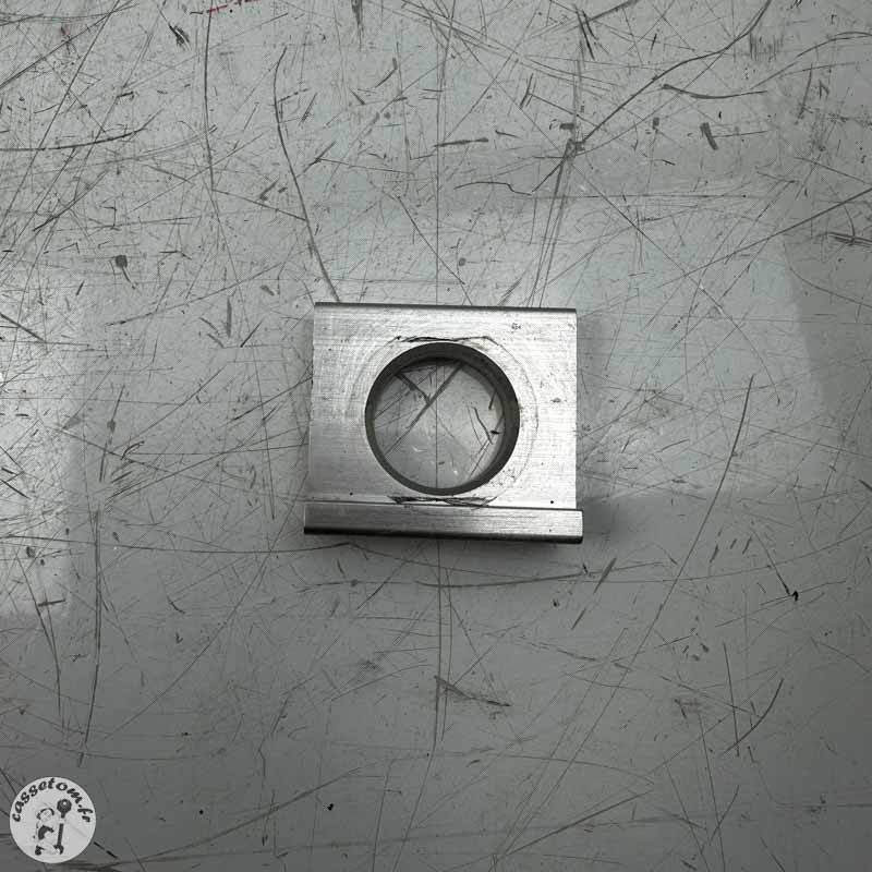 Axe de roue arrière  Yamaha 560 T max 2020