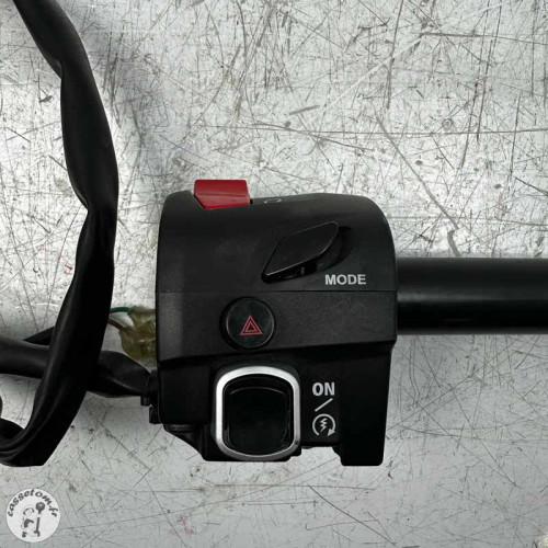 Commodo droit avec poignée de gaz  Yamaha 560 T max 2020