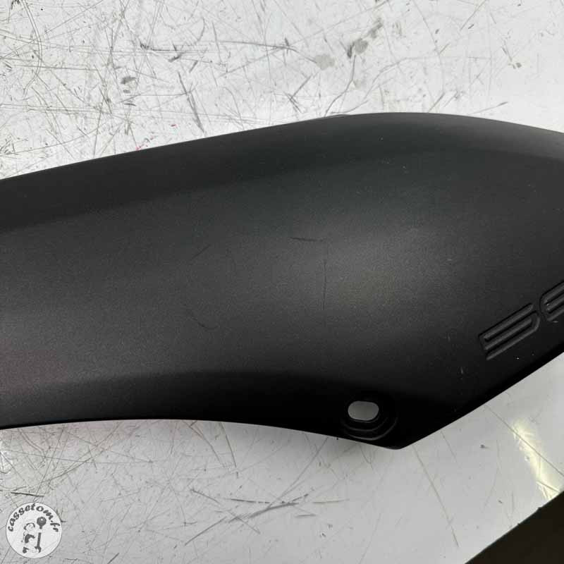 Carénage sous selle gauche  Yamaha 560 T max 2020