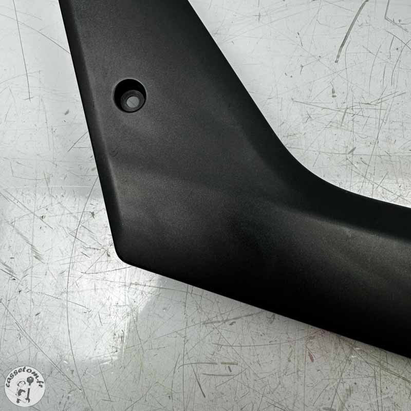 Carénage sous selle gauche  Yamaha 560 T max 2020