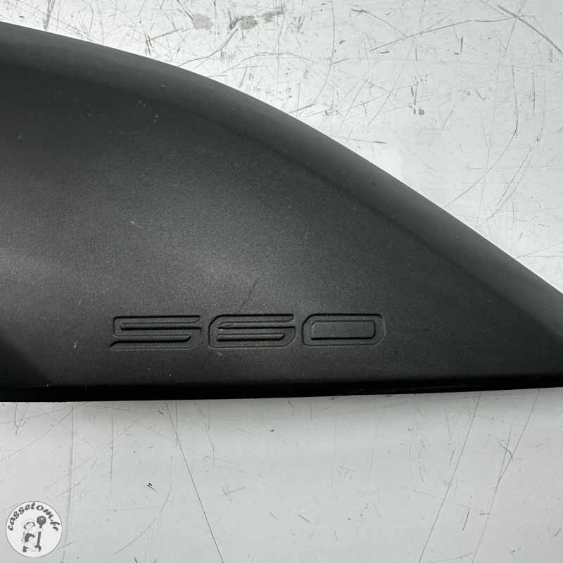 Carénage sous selle gauche  Yamaha 560 T max 2020