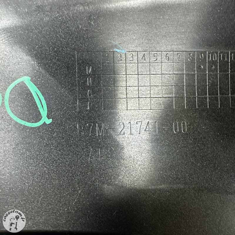 Carénage sous selle droit Yamaha 560 T max 2020