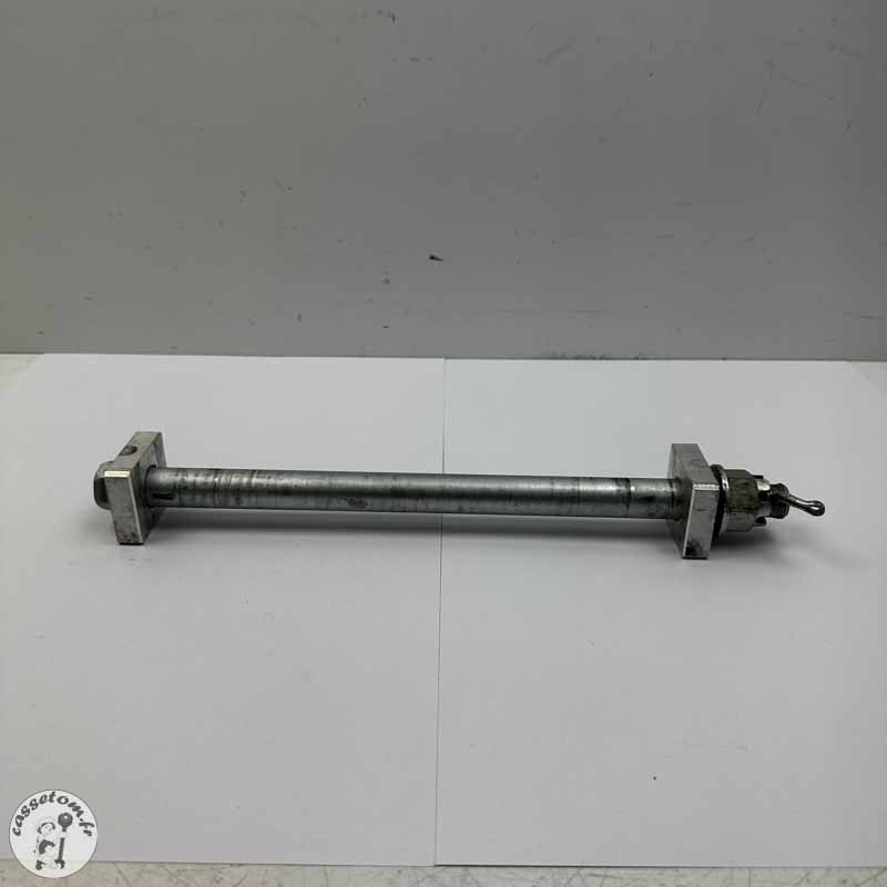 Axe de roue arrière  Kawasaki 650 versys 2023