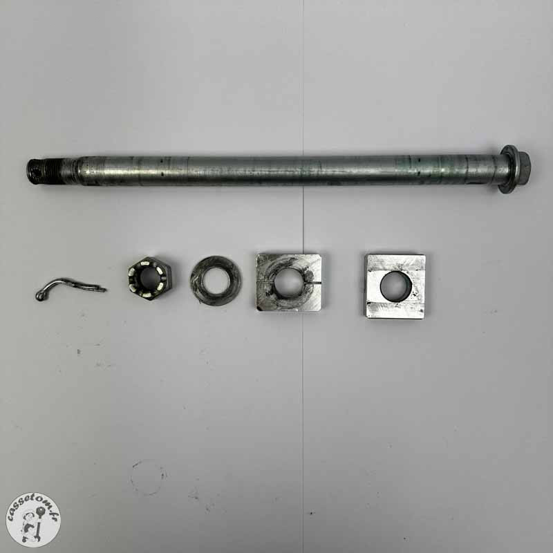 Axe de roue arrière  Kawasaki 650 versys 2023