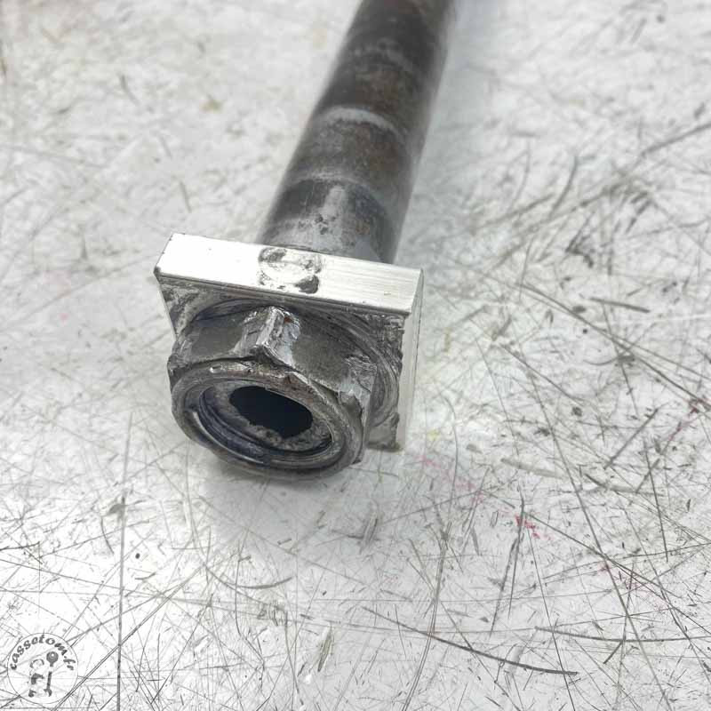 Axe de roue arrière Yamaha 450 yz 2011