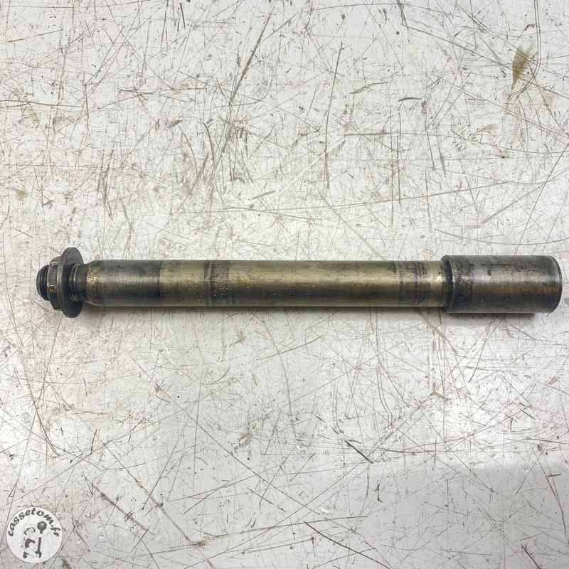 Axe de roue avant  Yamaha 450 yz 2011