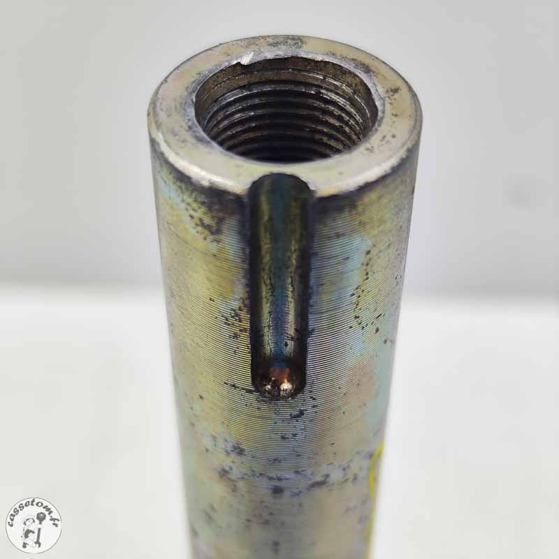 Axe de roue arrière  Benelli 899 TNT  2008