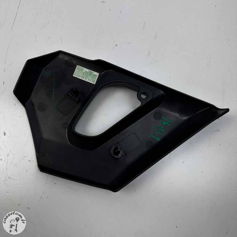 Cache moteur avant droit  Kawasaki 650 vulcan s  2022
