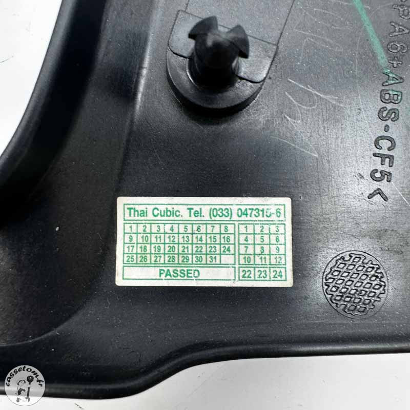 Cache moteur avant droit  Kawasaki 650 vulcan s  2022