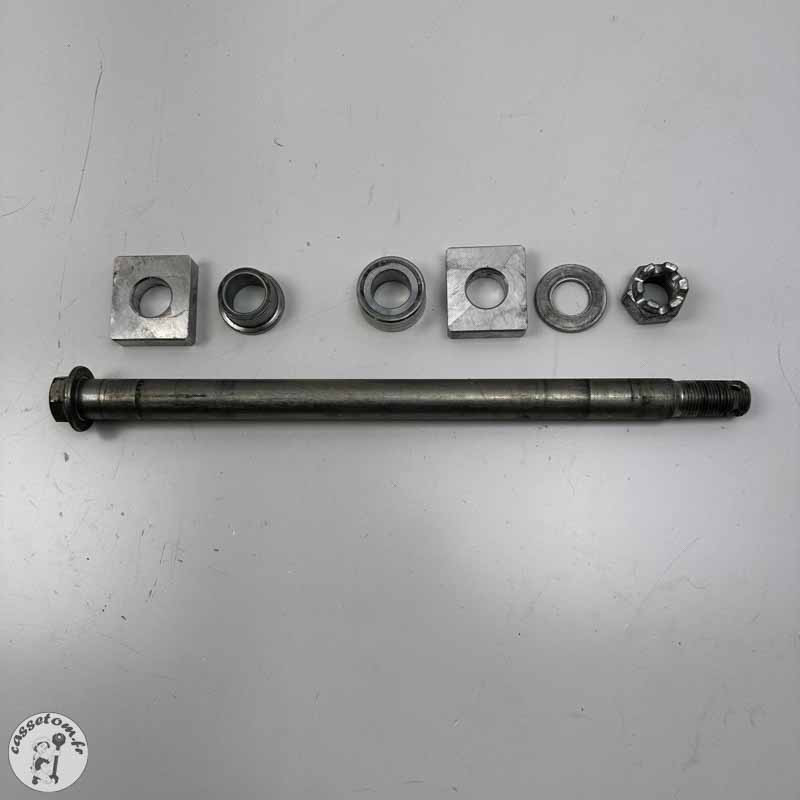 Axe de roue arrière  Kawasaki 650 vulcan s  2022