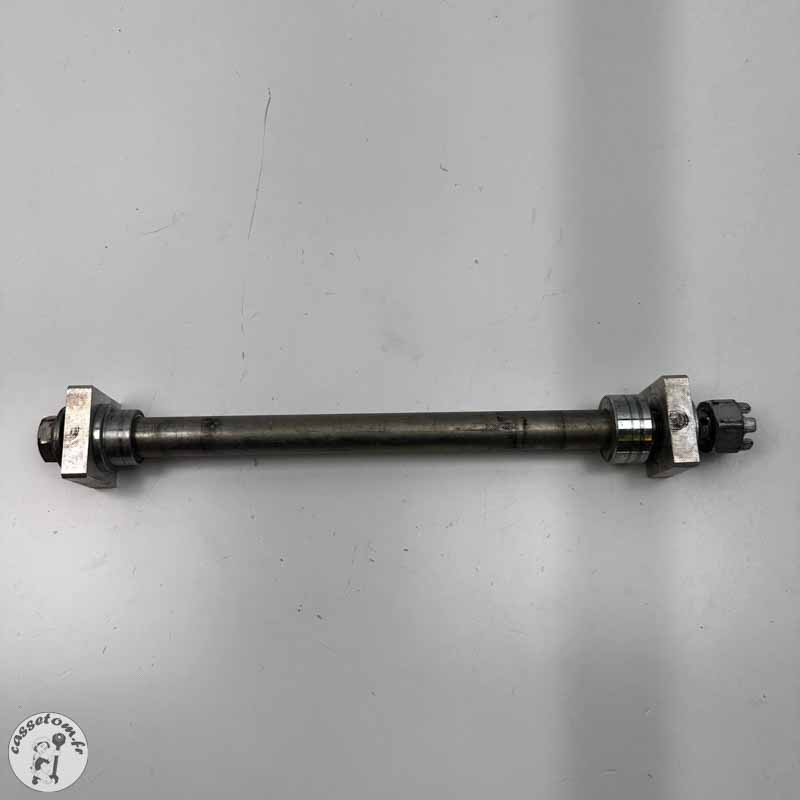 Axe de roue arrière  Kawasaki 650 vulcan s  2022