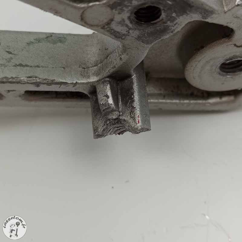 Platine repose pieds arrière droite  Cagiva 125 mito 2000