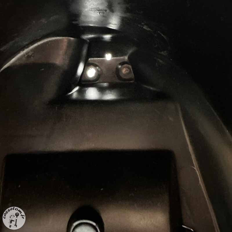 Coffre sous selle  Peugeot 50 vivacity 2001