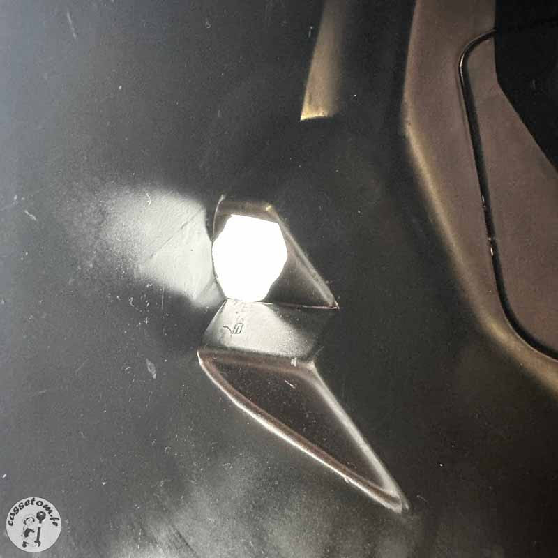 Coffre sous selle  Peugeot 50 vivacity 2001