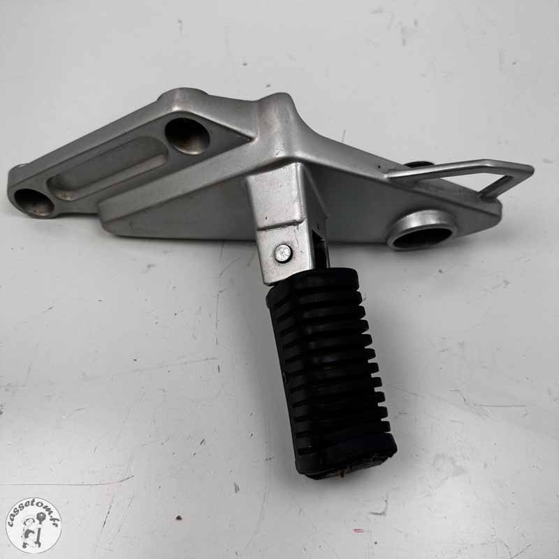 Platine arrière gauche avec cale pied  Daelim 125 VT 2002