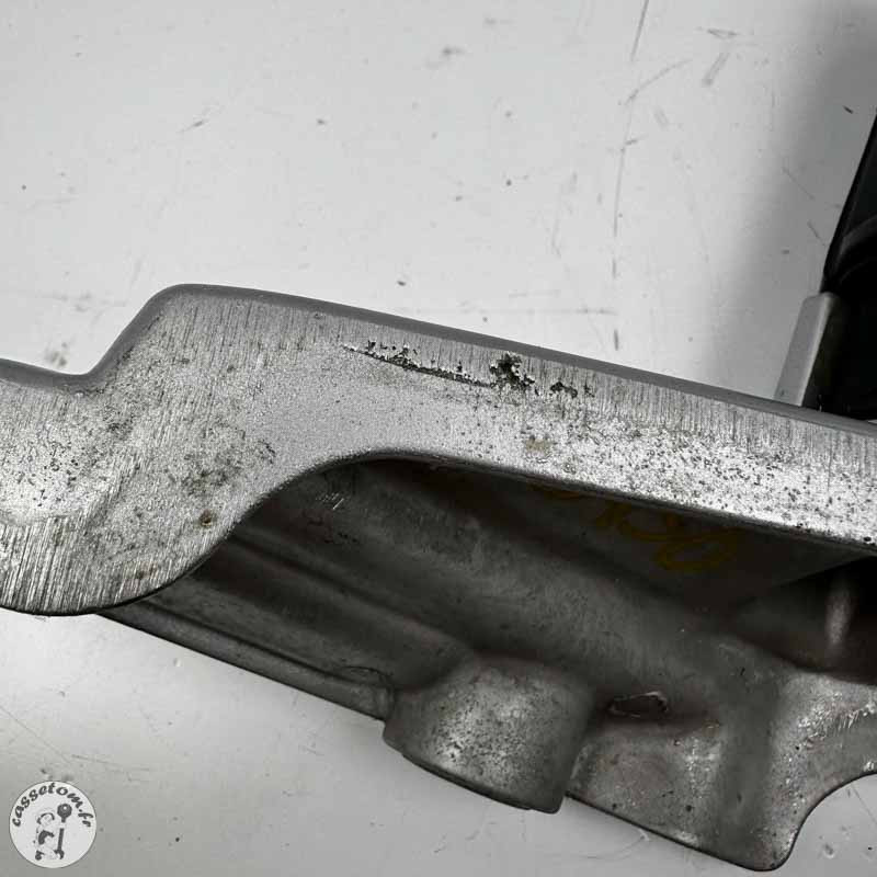 Platine arrière gauche avec cale pied  Daelim 125 VT 2002