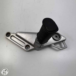 Platine arrière droit avec cale pied  Daelim 125 VT 2002