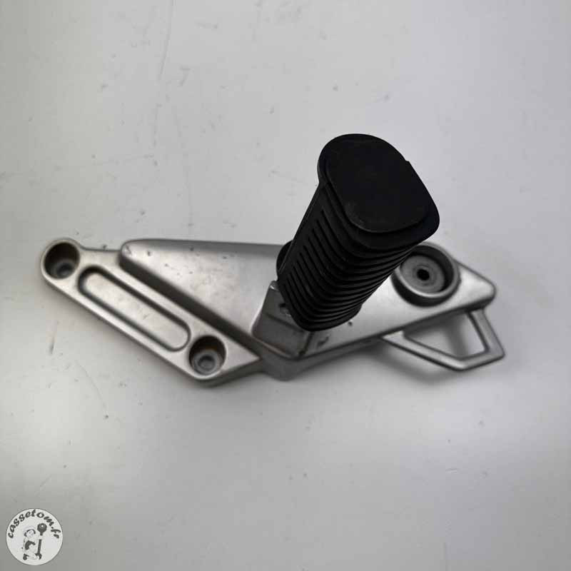 Platine arrière droit avec cale pied  Daelim 125 VT 2002